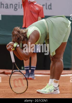 Parigi, Francia. 06 giugno 2021. Serena Williams degli Stati Uniti in azione durante il quarto round del Roland-Garros 2021, torneo di tennis Grand Slam il 6 giugno 2021 allo stadio Roland-Garros di Parigi, Francia - Photo Nicolo Knightman/DPPI Credit: DPPI Media/Alamy Live News Foto Stock