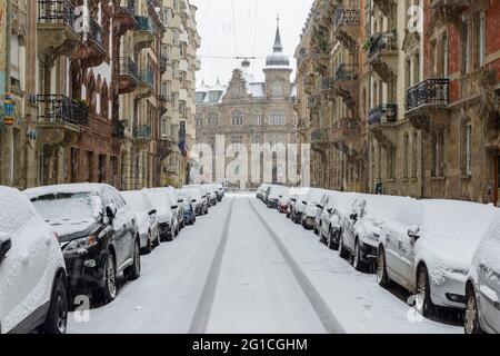 FRANCIA, BAS-RHIN (67), STRASBURGO, NEVE NELLE STRADE DI STRASBURGO QUI LA RUE DU GENERAL RAPP NEL NEUSTADT Foto Stock