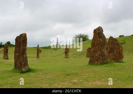 Cerchio di pietra contemporaneo costruito come un progetto del millennio per commemorare i secoli di cava sulla collina di Ham. Foto Stock