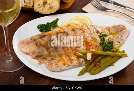 Filetto di pesce persico arrosto Foto Stock