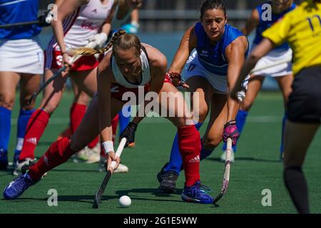 AMSTELVEEN, PAESI BASSI - 6 GIUGNO: Erica Sanders of England durante l'Euro Hockey Championships match tra Inghilterra e Italia al Wagener Stadion on Foto Stock