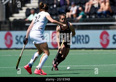 AMSTELVEEN, PAESI BASSI - 6 GIUGNO: Lisa Altenburg, Germania, durante la partita dei Campionati europei di Hockey tra Duitsland e Belgio allo stadio Wagener Stadion Foto Stock