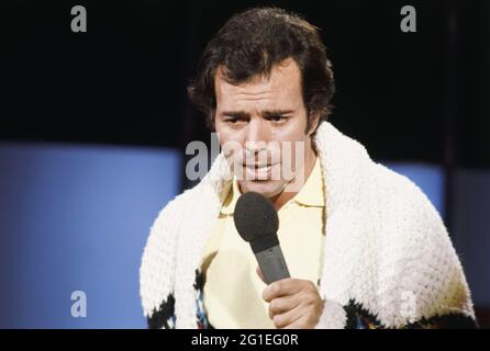 Iglesias, Julio, * 23.9.1943, cantante spagnolo, mezza lunghezza, Durante una mostra, anni '80, ULTERIORI-DIRITTI-AUTORIZZAZIONE-INFORMAZIONI-NON-DISPONIBILI Foto Stock