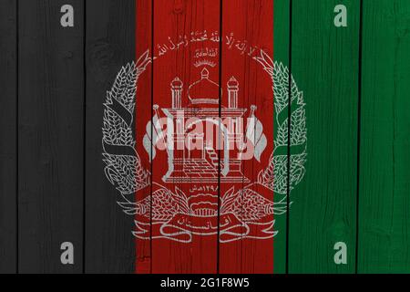 Egli bandiera nazionale dell'Afghanistan dipinto su un muro di legno. Foto Stock