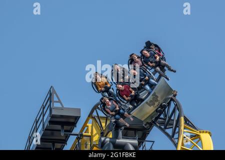 Chessington World of Adventure , evento speciale per i media per l'apertura del nuovo log flume "Tiger Falls" Foto Stock