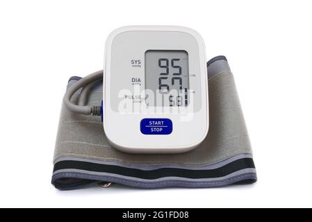 misuratore automatico della pressione sanguigna isolato su sfondo bianco Foto Stock