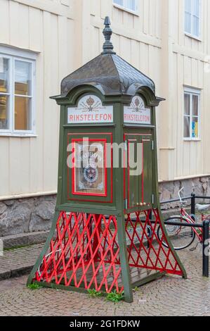 Vecchia scatola telefonica svedese Rikstelefon a Vimmerby, Kalmar Laen, Smaland, Svezia Foto Stock