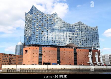 Elbe Philharmonic Hall nel porto di Amburgo, Germania Foto Stock
