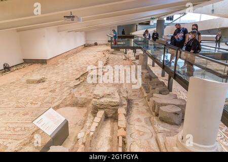 PLOVDIV, BULGARIA, 08 MAGGIO 2021: Bellissimi mosaici nella Basilica vescovile di Philippopolis a Plovdiv, Bulgaria Foto Stock