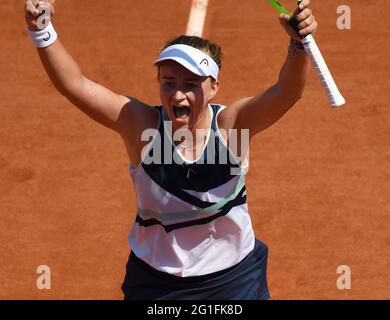 Parigi, fra. 07 giugno 2021. Parigi, Roland Garros, Francia Open Day 9 06/06/2021 Barbora Krejciova (CZE) vince il quarto round Credit: Roger Parker/Alamy Live News Foto Stock