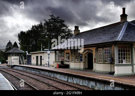 Stazione ferroviaria di Glenfinnan, atrio della stazione, treni, West Highland Line, Highlands, Scozia, Gran Bretagna Foto Stock