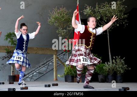 Highlandgames, giochi highland, danza highland, danza highland, ragazze, Danza di spada, danza di spada, tartan, plaid, Scozia, Gran Bretagna, Antigonish Foto Stock