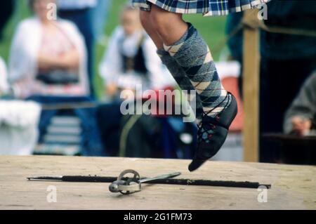 Highlandgames, giochi highland, danza highland, danza highland, danza spada, spade, chilt, tartan, plaid, calzini, Scozia, Gran Bretagna Foto Stock