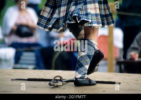 Highlandgames, giochi highland, danza highland, danza highland, danza spada, spade, chilt, tartan, plaid, calzini, Scozia, Gran Bretagna Foto Stock