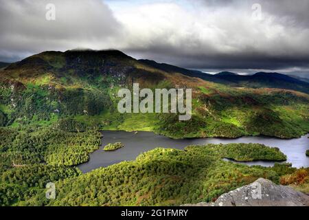 Lago Katrine, vista da ben A'an, il Trossachs, Loch Lomand e il Trossachs National Park, Stirling, Scozia, Regno Unito Foto Stock