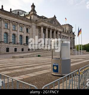 Reichstag, senza persone al mattino presto, Bundestag tedesco, distretto governativo, Berlino, Germania Foto Stock