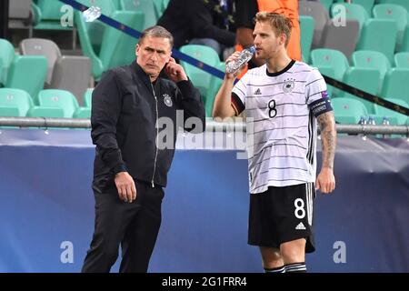 Lubiana, Slowenien. 06 giugno 2021. Stefan KUNTZ, allenatore (GER) con Arne MAIER (GER). Germania (GER) - Portogallo (por) 1-0, Calcio U-21, FINALE UEFA Under21 Campionato europeo 2021 in Ungheria/Slovenia il 06.06.2021 a Lubiana, Stozice Stadium. Credit: dpa/Alamy Live News Foto Stock