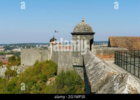 Francia, Doubs, Besancon, cittadella di Vauban, patrimonio mondiale dell'UNESCO, dai bastioni che si affacciano sulla città Foto Stock