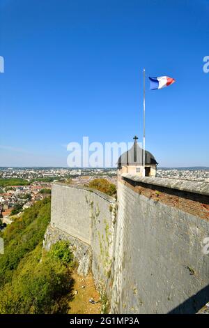 Francia, Doubs, Besancon, cittadella di Vauban, patrimonio mondiale dell'UNESCO, dai bastioni che si affacciano sulla città Foto Stock