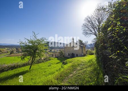 Francia, Vaucluse, Parco Naturale Regionale del Luberon, Menerbes, etichettato Les Plus Beaux Villages de France (i più bei villaggi di Francia), Notre-Dame des Graces cappella ai piedi del villaggio Foto Stock