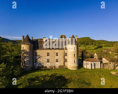 Francia, Lot, Saint-Jean-Lespinasse, castello rinascimentale di Montal vicino Saint-Cere, valle della Dordogna (vista aerea) Foto Stock