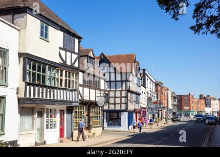 Tewkesbury Town centre negozi ed edifici medievali Barton Street A38 Tewkesbury, Gloucestershire, Inghilterra, GB, Regno Unito, Europa Foto Stock