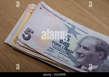 Gli attuali lire turche sono emessi dalla Banca Centrale della Repubblica di Turchia, CBRT nel 2009. Foto Stock