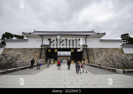 KYOTO, GIAPPONE - 10 dicembre 2019: Kyoto, Giappone - 25 novembre 2019: Visita turistica al Castello Nijo di Kyoto Giappone. Foto Stock