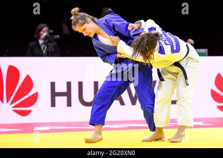 BUDAPEST, UNGHERIA - 7 GIUGNO: Fabienne Koch della Svizzera, Joana Ramos del Portogallo durante i Campionati Mondiali di Judo Ungheria 2021 alla Papp Laszlo Budapest Sports Arena il 7 giugno 2021 a Budapest, Ungheria (Foto di Yannick Verhoeven/Orange Pictures) Foto Stock