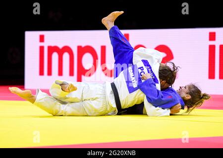 BUDAPEST, UNGHERIA - 7 GIUGNO: Fabienne Koch della Svizzera, Joana Ramos del Portogallo durante i Campionati Mondiali di Judo Ungheria 2021 alla Papp Laszlo Budapest Sports Arena il 7 giugno 2021 a Budapest, Ungheria (Foto di Yannick Verhoeven/Orange Pictures) Foto Stock