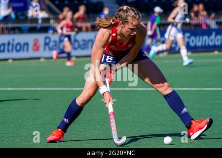 AMSTELVEEN, PAESI BASSI - 7 GIUGNO: Giselle Ansley of England durante la partita dei Campionati europei di Hockey tra Inghilterra e Germania al Wagener Stadion il 7 giugno 2021 ad Amstelveen, Paesi Bassi (Foto di Jeroen Meuwsen/Orange Pictures) Foto Stock