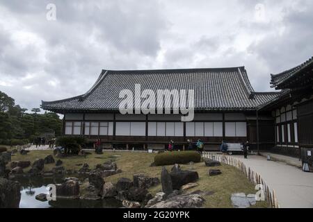 KYOTO, GIAPPONE - 10 dicembre 2019: Kyoto, Giappone - 25 novembre 2019: Visita turistica al Castello Nijo di Kyoto Giappone. Foto Stock