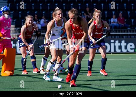 AMSTELVEEN, PAESI BASSI - 7 GIUGNO: Giselle Ansley of England durante la partita dei Campionati europei di Hockey tra Inghilterra e Germania al Wagener Stadion il 7 giugno 2021 ad Amstelveen, Paesi Bassi (Foto di Jeroen Meuwsen/Orange Pictures) Foto Stock