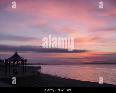 Sheerness, Kent, Regno Unito. 7 Giugno 2021. Regno Unito Meteo: Tramonto a Sheerness, Kent. Credit: James Bell/Alamy Live News Foto Stock