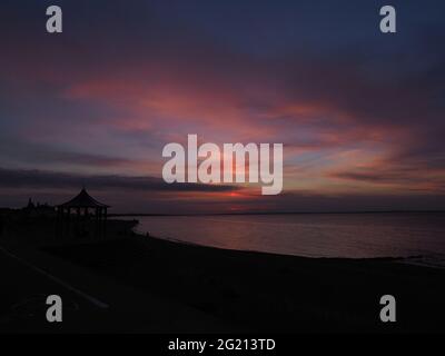 Sheerness, Kent, Regno Unito. 7 Giugno 2021. Regno Unito Meteo: Tramonto a Sheerness, Kent. Credit: James Bell/Alamy Live News Foto Stock