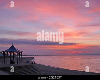 Sheerness, Kent, Regno Unito. 7 Giugno 2021. Regno Unito Meteo: Tramonto a Sheerness, Kent. Credit: James Bell/Alamy Live News Foto Stock