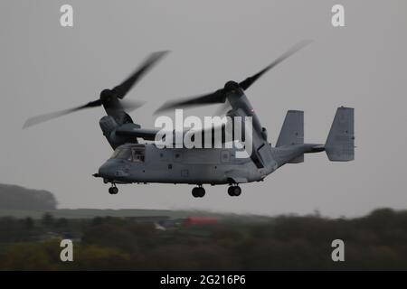 168666, un Bell Boeing MV-22B Osprey gestito dal corpo dei Marine degli Stati Uniti, con partenza dall'aeroporto internazionale di Prestwick in Ayrshire, Scozia. Foto Stock