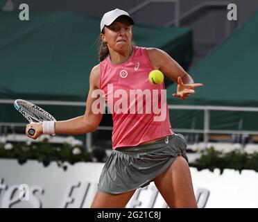 Parigi, fra. 07 giugno 2021. Parigi, Roland Garros, francese Open Day 9 07/06/2021 IgA Swiatek (POL) vince la quarta partita Credit: Roger Parker/Alamy Live News Foto Stock