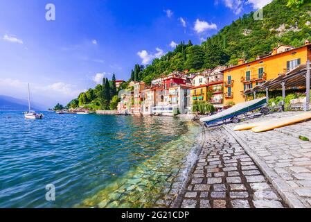 Varenna, Lago di Como - bellissimo villaggio Lago costa in Lombardia deve visitare sfondo d'Italia. Foto Stock