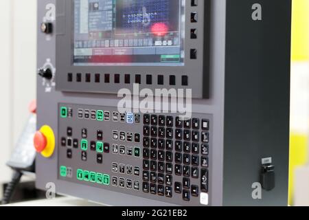 Pannello di controllo CNC della macchina da taglio laser. Messa a fuoco selettiva. Foto Stock