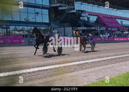 210530 - evento di trotting Elitloppet sul circuito di Solvalla a Stoccolma, Svezia. Foto di alta qualità Foto Stock