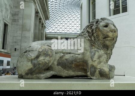 LONDRA, REGNO UNITO - 04 giugno 2021: Questo Leone di pietra è venuto da una tomba a Knidos, Turchia. E 'ora nel British Museum. Foto Stock