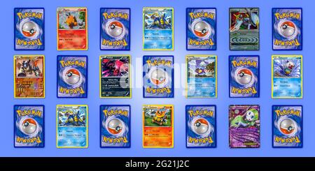 Intestazione del banner delle carte di trading pokemon usate reali, carte di gioco rare da collezione Foto Stock