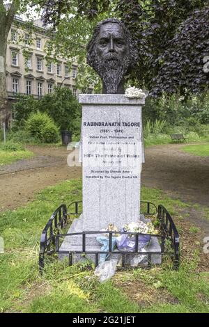 LONDRA, REGNO UNITO - 04 giu 2021: Un busto di Rabindranath Tagore poeta e filosofo indiano a Gordon Square, Londra Foto Stock