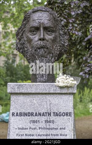 LONDRA, REGNO UNITO - 04 giu 2021: Un busto di Rabindranath Tagore poeta e filosofo indiano a Gordon Square, Londra Foto Stock