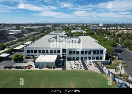 Una vista aerea del Centro di spettacolo Hoag, domenica 5 giugno 2021, a Costa Mesa, California il sito è la struttura di formazione Los Angeles Chargers e. Foto Stock