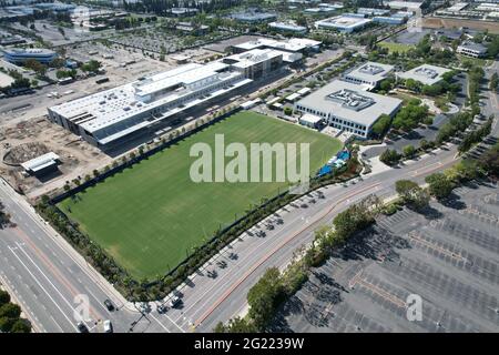 Una vista aerea del Centro di spettacolo Hoag, domenica 5 giugno 2021, a Costa Mesa, California il sito è la struttura di formazione Los Angeles Chargers e. Foto Stock