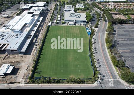 Una vista aerea del Centro di spettacolo Hoag, domenica 5 giugno 2021, a Costa Mesa, California il sito è la struttura di formazione Los Angeles Chargers e. Foto Stock