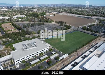 Una vista aerea del Centro di spettacolo Hoag, domenica 5 giugno 2021, a Costa Mesa, California il sito è la struttura di formazione Los Angeles Chargers e. Foto Stock