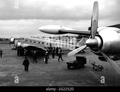 Trasporto / trasporto, aviazione, aerei passeggeri, due Junkers Ju 52/3m di Gibbes Sepik Airways, DIRITTI-AGGIUNTIVI-AUTORIZZAZIONE-INFORMAZIONI-NON-DISPONIBILI Foto Stock